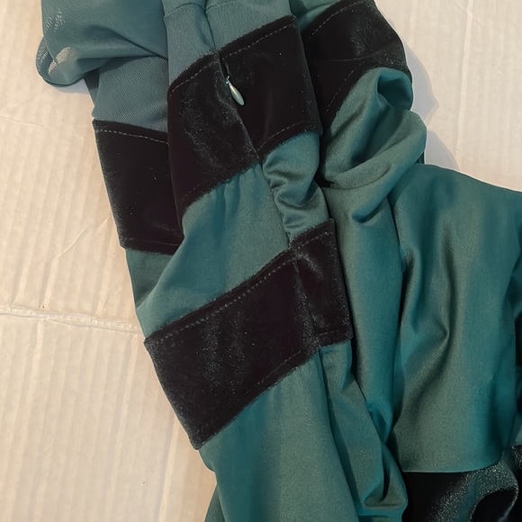 ♻️ New Yilinfeier Green Velvet Long Sleeve Sheer Maxi Formal Dress size Large - Picture 7 of 9